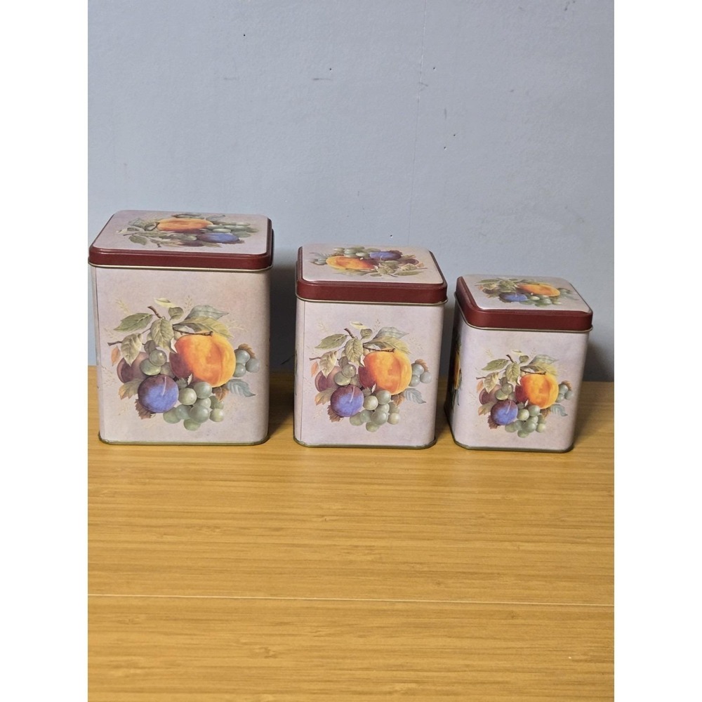 Vintage 3 Piece Metal Nesting Canisters.